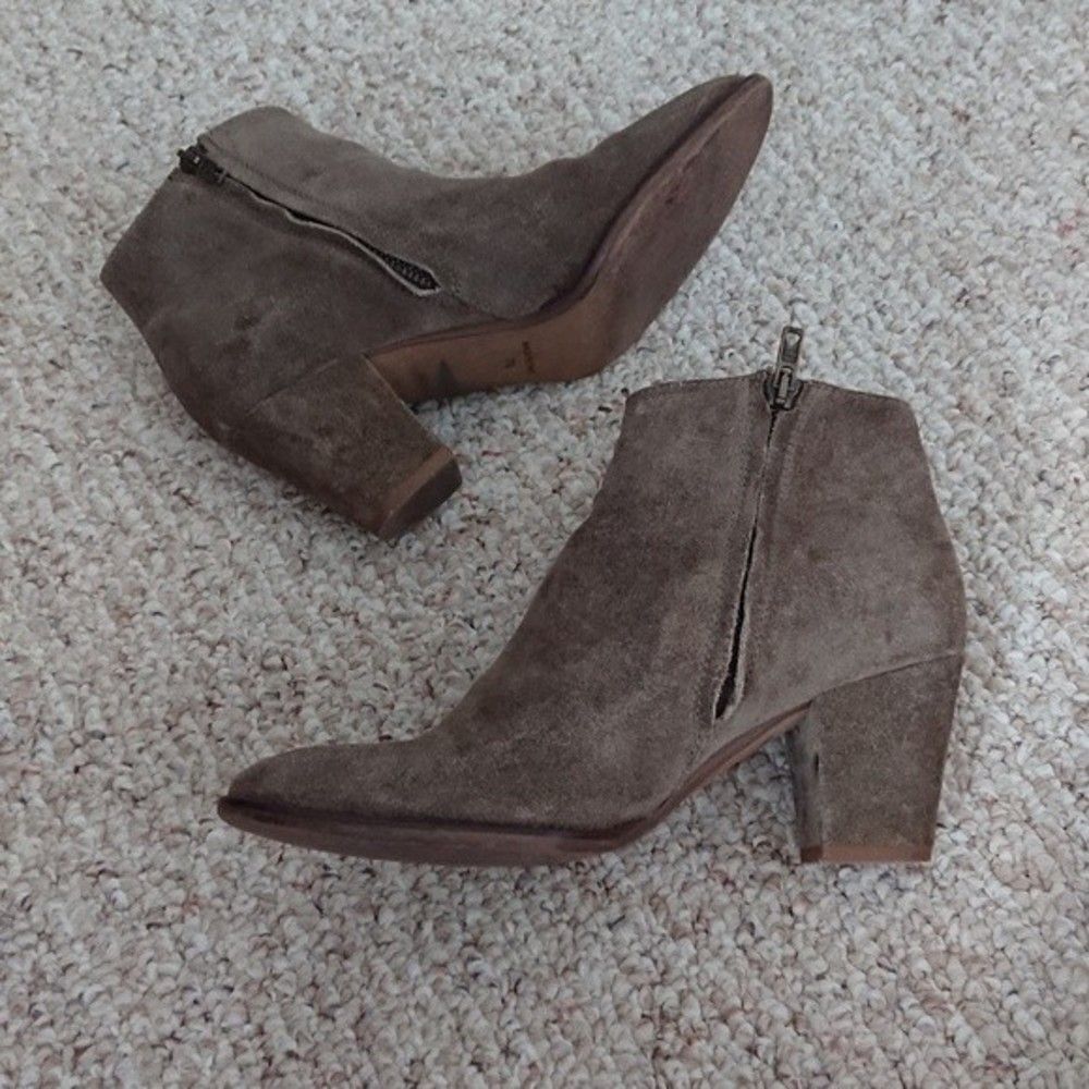 Madewell Brenner olive Green Suede Booties size 7.5